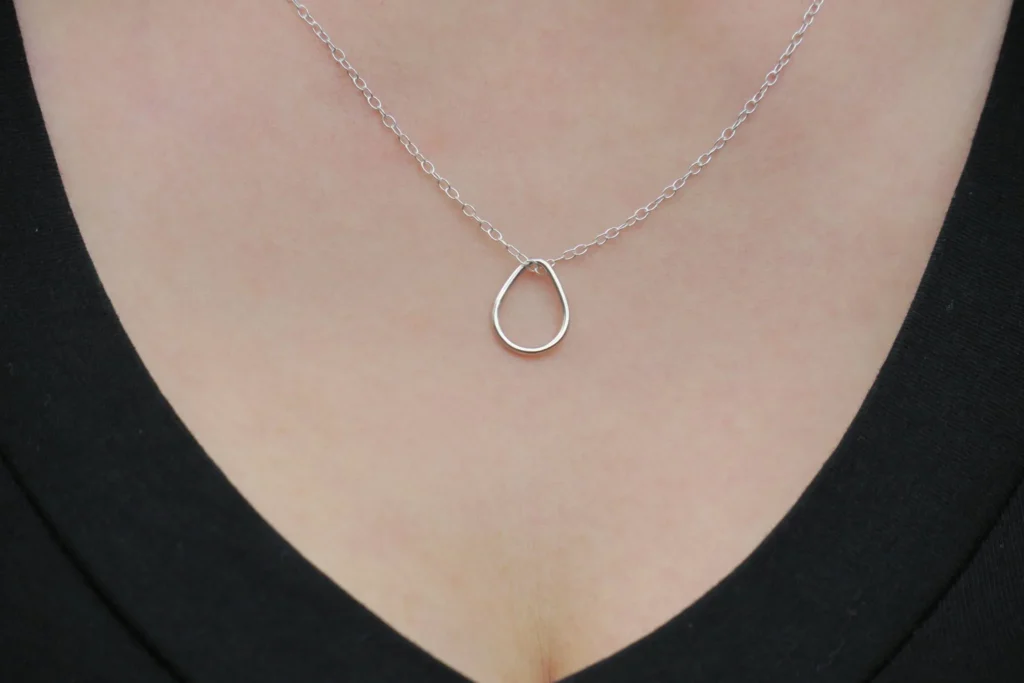 Minimal Silver – стильний тренд minimal silver у сучасних прикрасах minimal silver